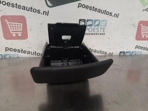 Używane Popielniczka przednia Chevrolet Tacuma 1.6 16V Cena € 20,00 Procedura marży oferowane przez Autodemontagebedrijf R. Poeste B.V.