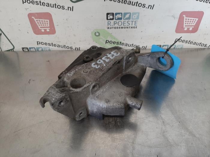 Used Engine mount Renault Twingo II (CN) 1.2 Price € 30,00 Margin scheme offered by Autodemontagebedrijf R. Poeste B.V.