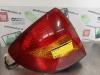 Taillight, left from a Kia Rio (DC22/24), 2000 / 2005 1.3 RS,LS, Hatchback, Petrol, 1.343cc, 55kW (75pk), FWD, A3E, 2000-08 / 2005-06, DC22; DC24 2003