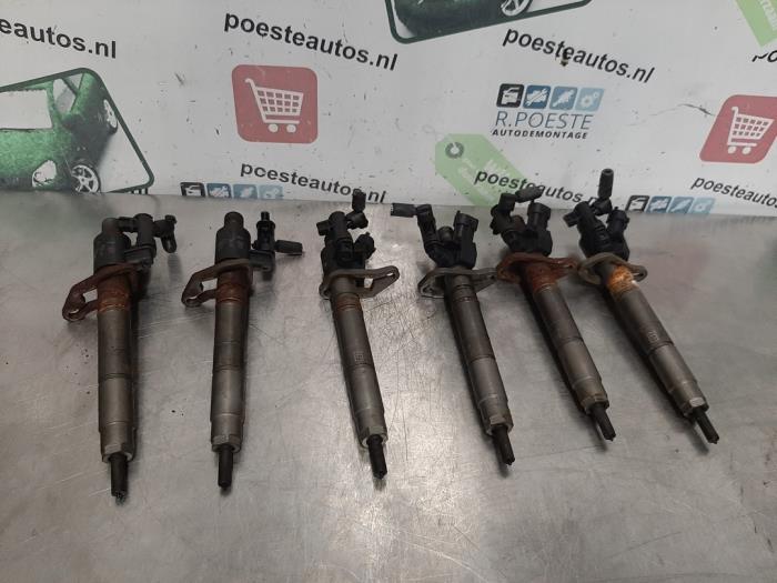 Usagé Injecteurs Citroen C5 III Tourer (RW) 3.0 HDiF V6 24V Prix € 400,00 Règlement à la marge proposé par Autodemontagebedrijf R. Poeste B.V.
