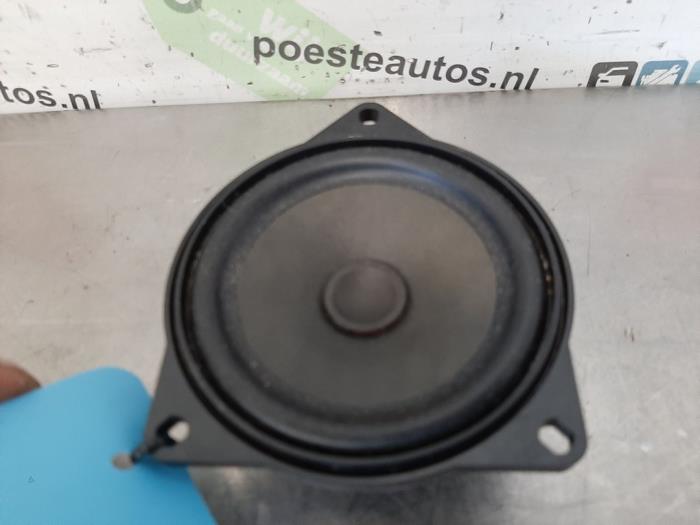 Używane Glosnik BMW 1 serie (F20) 116d 1.5 12V TwinPower Cena € 15,00 Procedura marży oferowane przez Autodemontagebedrijf R. Poeste B.V.