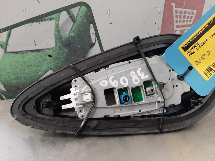 Używane Antena BMW 1 serie (F20) 116d 1.5 12V TwinPower Cena € 60,00 Procedura marży oferowane przez Autodemontagebedrijf R. Poeste B.V.