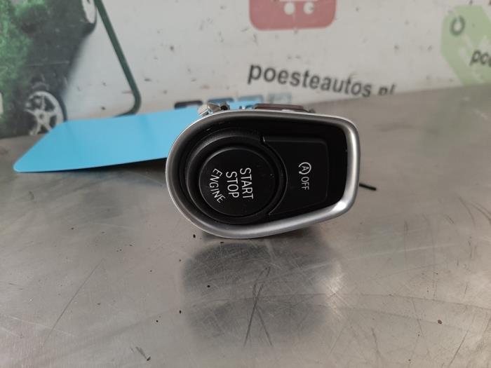 Używane Przelacznik Start/Stop BMW 1 serie (F20) 116d 1.5 12V TwinPower Cena € 20,00 Procedura marży oferowane przez Autodemontagebedrijf R. Poeste B.V.