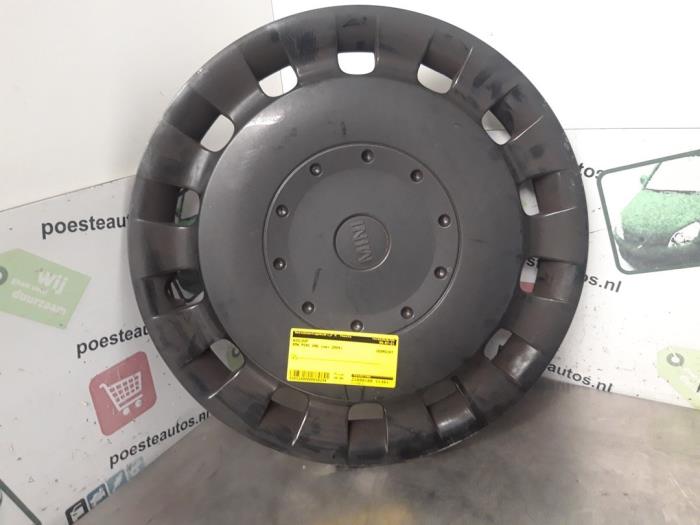 Używane Kolpak BMW Mini (R50/53) 1.6 16V Cooper Cena € 20,00 Procedura marży oferowane przez Autodemontagebedrijf R. Poeste B.V.