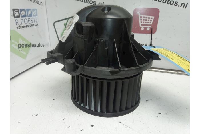 Heating and ventilation fan motor from a MINI Mini One/Cooper (R50) 1.6 16V One 2004