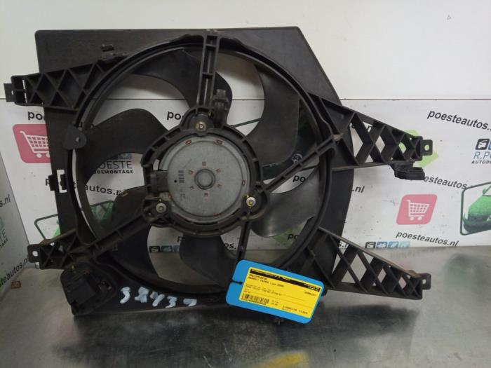 Gebrauchte Kühlerventilator Renault Twingo II (CN) 1.2 Preis € 20,00 Margenregelung angeboten von Autodemontagebedrijf R. Poeste B.V.
