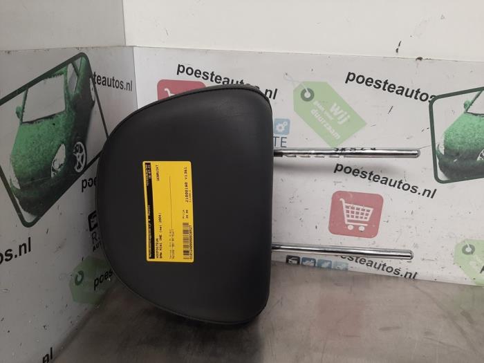 Używane Zaglówek BMW Mini (R50/53) 1.6 16V Cooper Cena € 20,00 Procedura marży oferowane przez Autodemontagebedrijf R. Poeste B.V.