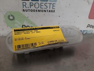 Używane Oswietlenie wewnetrzne przód Renault Twingo II (CN) 1.2 Cena € 20,00 Procedura marży oferowane przez Autodemontagebedrijf R. Poeste B.V.