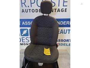 Używane Fotel prawy Renault Twingo II (CN) 1.2 Cena € 85,00 Procedura marży oferowane przez Autodemontagebedrijf R. Poeste B.V.