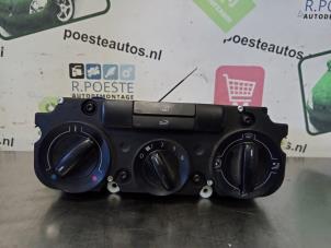 Usados Panel de control de calefacción Volkswagen Caddy III (2KA,2KH,2CA,2CH) 1.9 TDI Precio € 35,00 Norma de margen ofrecido por Autodemontagebedrijf R. Poeste B.V.