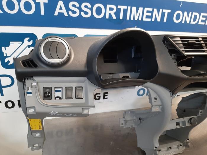 Dashboard Nissan Pixo 1.0 12V - Autodemontagebedrijf R. Poeste