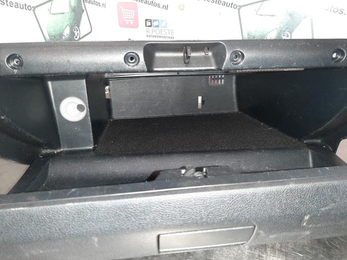 Handschuhfach Mercedes B 2.0 B-180 CDI 16V 