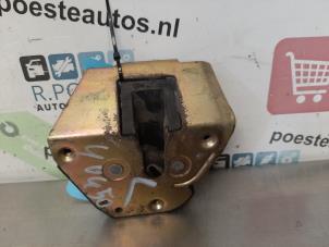 Used Sliding door lock mechanism, left Peugeot 807 2.0 16V Price € 20,00 Margin scheme offered by Autodemontagebedrijf R. Poeste B.V.