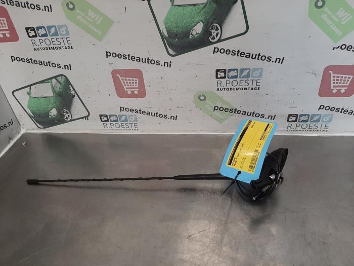 Używane Antena Peugeot 1007 (KM) 1.6 GTI,Gentry 16V Cena € 20,00 Procedura marży oferowane przez Autodemontagebedrijf R. Poeste B.V.