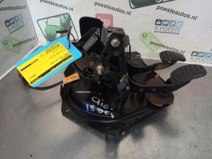 Używane Zestaw pedalów Renault Clio II Societe (SB) 1.5 dCi 65 Cena € 30,00 Procedura marży oferowane przez Autodemontagebedrijf R. Poeste B.V.
