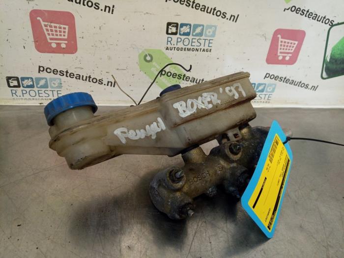 Master cylinder from a Peugeot Boxer (230L) 1.9D 270C 1997