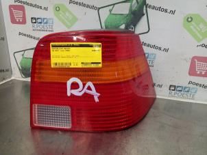 Używane Tylne swiatlo pozycyjne prawe Volkswagen Golf IV (1J1) 1.6 Cena € 10,00 Procedura marży oferowane przez Autodemontagebedrijf R. Poeste B.V.