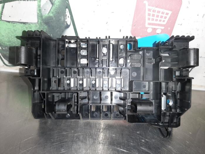 Używane Bezpiecznik Opel Astra K 1.6 SIDI Eco Turbo 16V Cena € 20,00 Procedura marży oferowane przez Autodemontagebedrijf R. Poeste B.V.