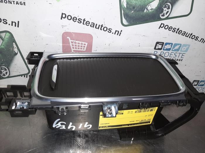 Uchwyt na kubek z Opel Astra K 1.6 SIDI Eco Turbo 16V 2019