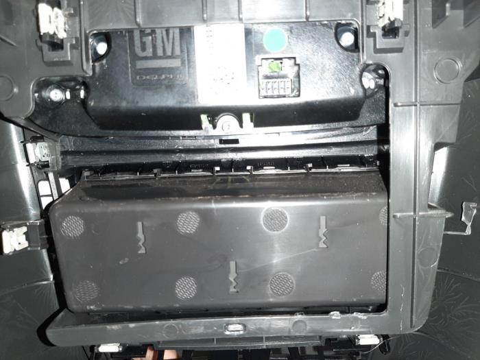 Panel de control de calefacción de un Opel Astra K 1.6 SIDI Eco Turbo 16V 2019