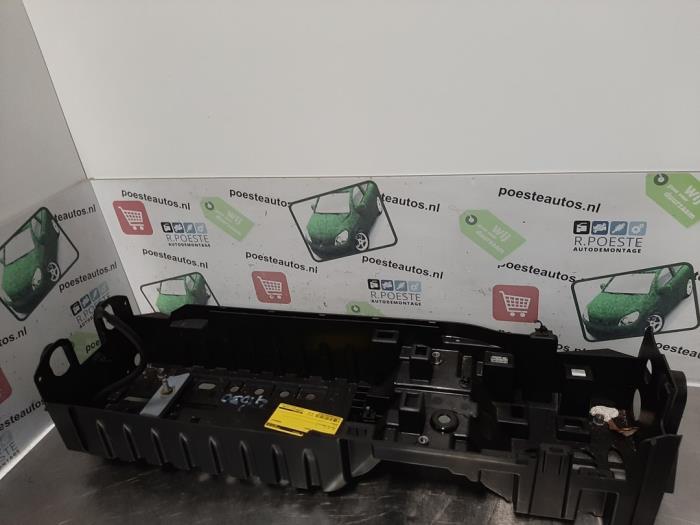 Begagnade Batterilåda Opel Astra K 1.6 SIDI Eco Turbo 16V Pris € 30,00 Marginaltabell erbjuds av Autodemontagebedrijf R. Poeste B.V.