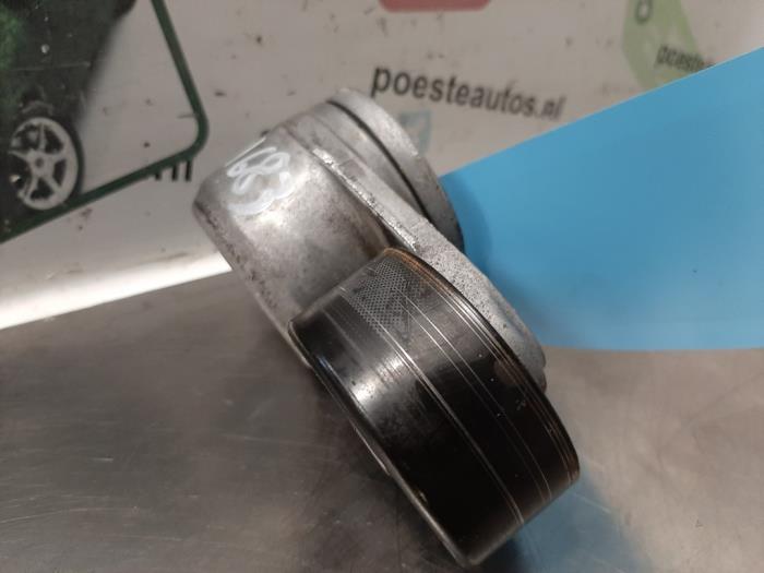 Usados Rodillo tensor correa múltiple Opel Astra K 1.6 SIDI Eco Turbo 16V Precio € 25,00 Norma de margen ofrecido por Autodemontagebedrijf R. Poeste B.V.