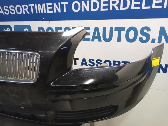Front bumper from a Volvo V50 (MW) 1.6 D 16V 2005