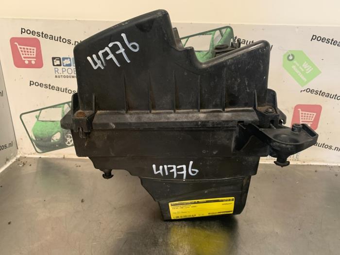 Gebrauchte Luftfiltergehäuse Volvo V50 (MW) 1.6 D 16V Preis € 20,00 Margenregelung angeboten von Autodemontagebedrijf R. Poeste B.V.