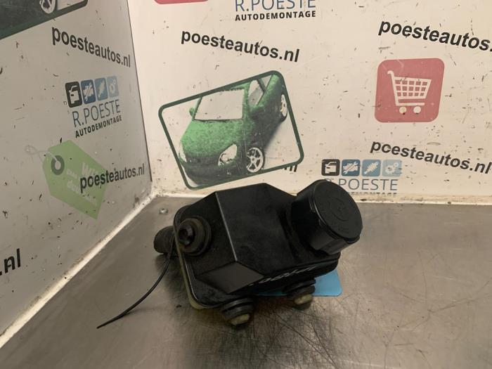 Gebrauchte Lenkkraftverstärker Ölbehälter Volvo V50 (MW) 1.6 D 16V Preis € 20,00 Margenregelung angeboten von Autodemontagebedrijf R. Poeste B.V.