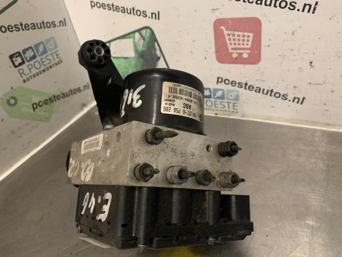 Używane Pompa ABS BMW 3 serie Compact (E46/5) 316ti 16V Cena € 50,00 Procedura marży oferowane przez Autodemontagebedrijf R. Poeste B.V.