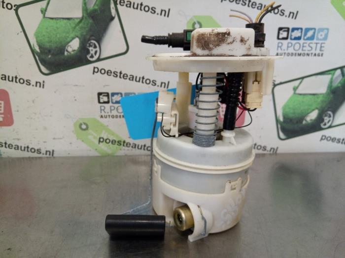 Petrol pump from a Renault Clio II (BB/CB) 1.2 2002