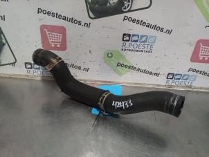 Used Radiator hose Peugeot 307 CC (3B) 2.0 16V Price € 20,00 Margin scheme offered by Autodemontagebedrijf R. Poeste