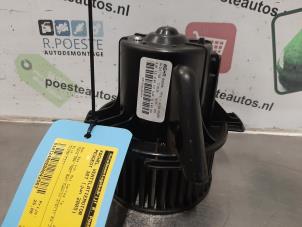 Usados Motor de ventilador de calefactor Peugeot 307 CC (3B) 2.0 16V Precio € 25,00 Norma de margen ofrecido por Autodemontagebedrijf R. Poeste B.V.