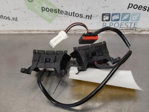 Used Cruise control switch Ford Focus 2 1.6 16V Price € 20,00 Margin scheme offered by Autodemontagebedrijf R. Poeste B.V.