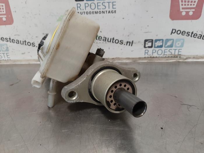 Master cylinder from a Ford Focus 2 1.6 16V 2006