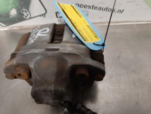 Usagé Etrier de frein avant droit Renault Twingo II (CN) 1.2 16V Prix € 30,00 Règlement à la marge proposé par Autodemontagebedrijf R. Poeste B.V.