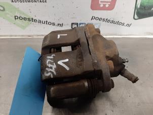 Usagé Etrier de frein (pince) avant gauche Renault Twingo II (CN) 1.2 16V Prix € 36,30 Prix TTC proposé par Autodemontagebedrijf R. Poeste B.V.