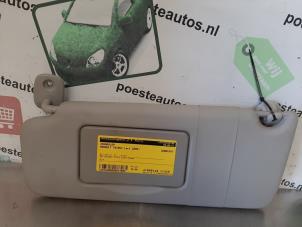 Usagé Pare-soleil Renault Twingo II (CN) 1.2 Prix € 20,00 Règlement à la marge proposé par Autodemontagebedrijf R. Poeste B.V.