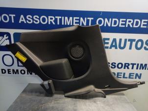 Używane Okladzina panelu bocznego lewy tyl Renault Clio III (BR/CR) 1.5 dCi FAP Cena € 35,00 Procedura marży oferowane przez Autodemontagebedrijf R. Poeste B.V.