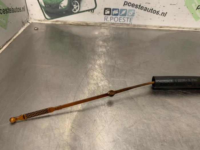 Oil dipstick from a Renault Clio III (BR/CR) 1.5 dCi FAP 2011