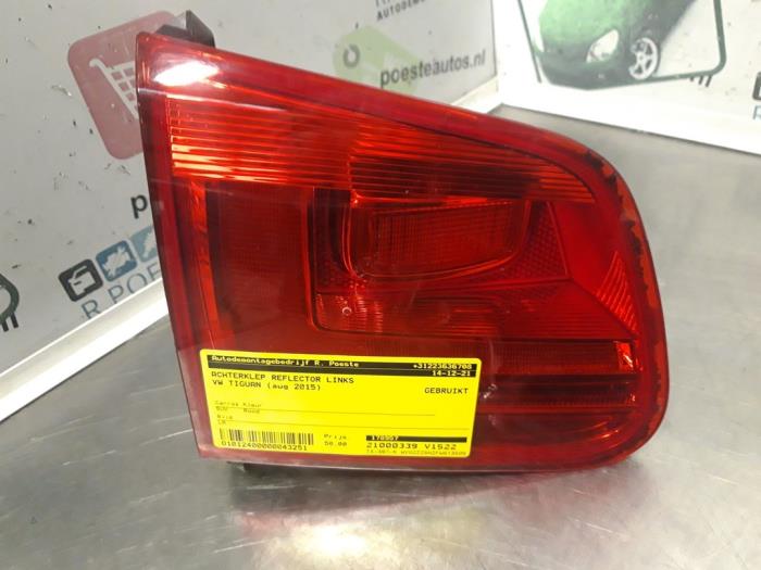 Tailgate reflector, left from a Volkswagen Tiguan (5N1/2) 1.4 TSI 16V 2015