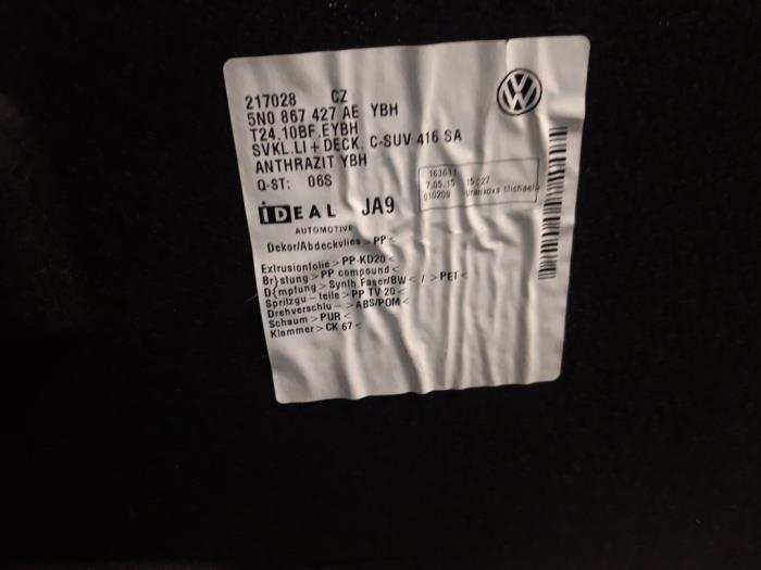 Tapizado de panel lateral izquierda detrás de un Volkswagen Tiguan (5N1/2) 1.4 TSI 16V 2015