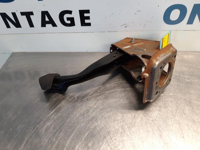 Clutch pedal from a Volkswagen Tiguan (5N1/2) 1.4 TSI 16V 2015