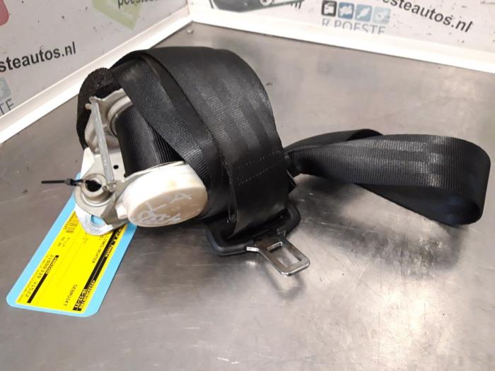 Rear seatbelt, left from a Volkswagen Tiguan (5N1/2) 1.4 TSI 16V 2015