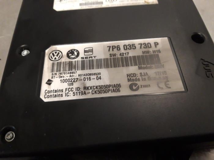 Multi-media control unit from a Volkswagen Tiguan (5N1/2) 1.4 TSI 16V 2015