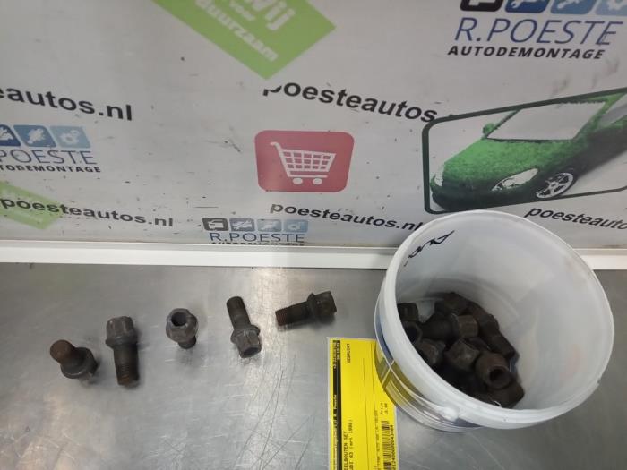 Set of wheel bolts from a Audi A3 (8L1) 1.8 20V 1998