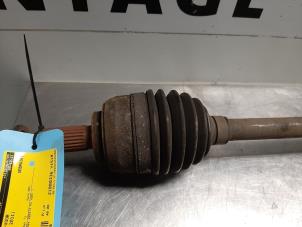 Used Front drive shaft, right Renault Clio III (BR/CR) 1.5 dCi FAP Price € 40,00 Margin scheme offered by Autodemontagebedrijf R. Poeste B.V.