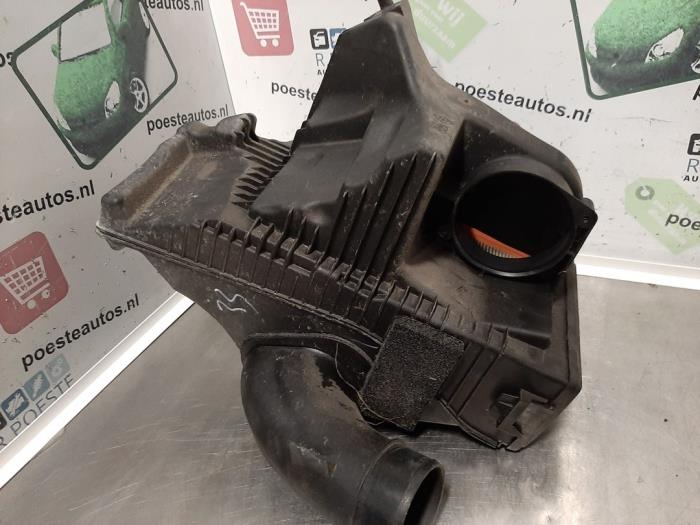 Gebrauchte Luftfiltergehäuse Renault Clio III (BR/CR) 1.5 dCi FAP Preis € 30,00 Margenregelung angeboten von Autodemontagebedrijf R. Poeste B.V.