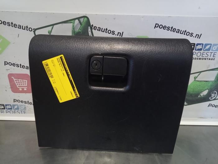 Begagnade Handskfack Mazda MX-3 (EC) 1.6i 16V Pris € 12,00 Marginaltabell erbjuds av Autodemontagebedrijf R. Poeste B.V.
