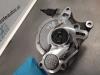 Brake servo vacuum pump from a Seat Ibiza ST (6J8), 2010 / 2016 1.2 TDI Ecomotive, Combi/o, Diesel, 1.199cc, 55kW (75pk), FWD, CFWA, 2010-04 / 2015-05 2011